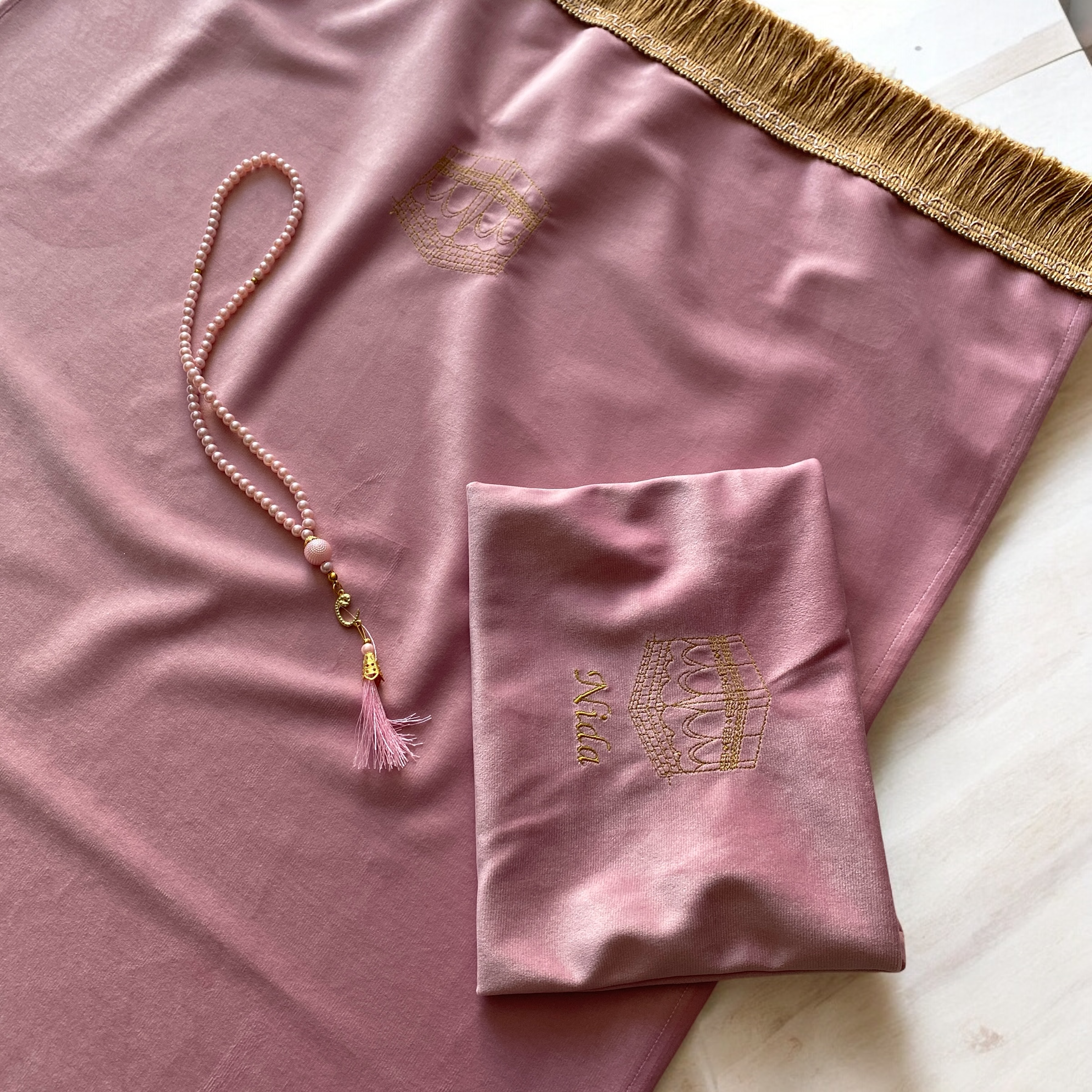 Minimal Kabe Desenli Çantalı Kadife Seccade