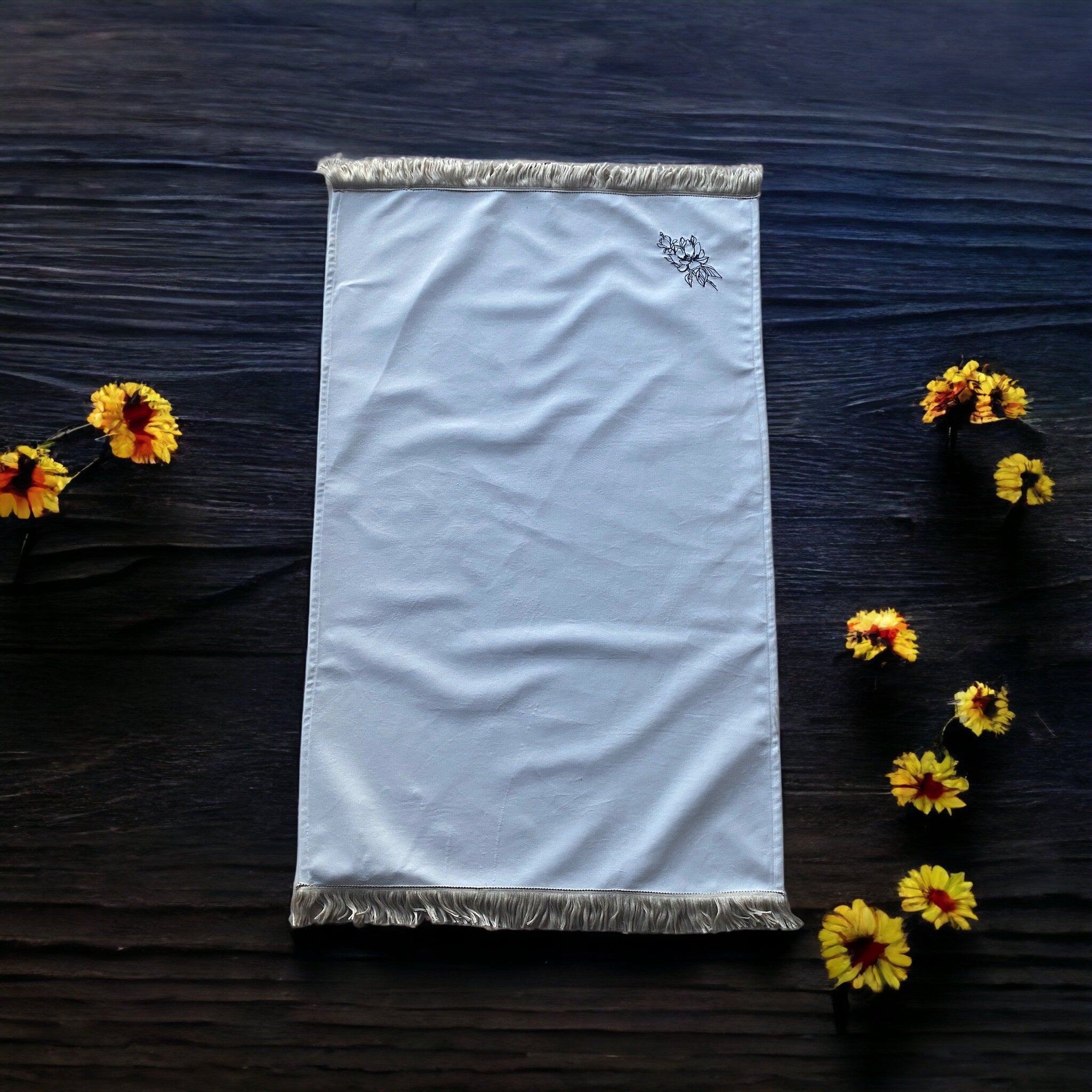 Minimal Gül Desenli Seccade