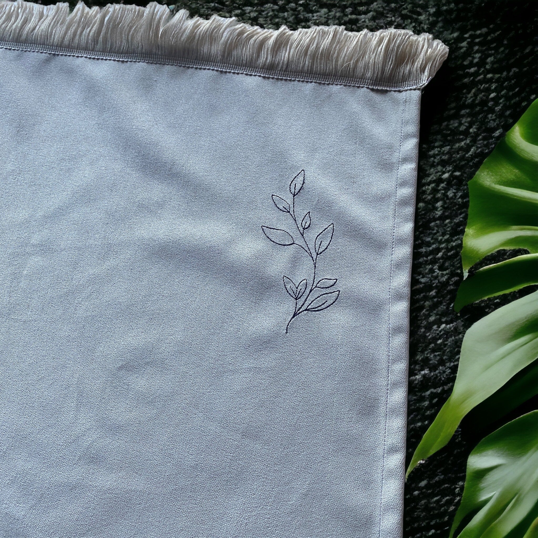 İnce Detaylı Minimal Seccade